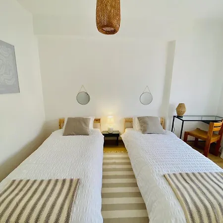 Bright Modern 3 Bedroom In Downtown Портиман