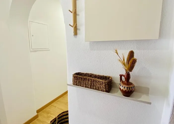 Bright Modern 3 Bedroom In Downtown Appartement *