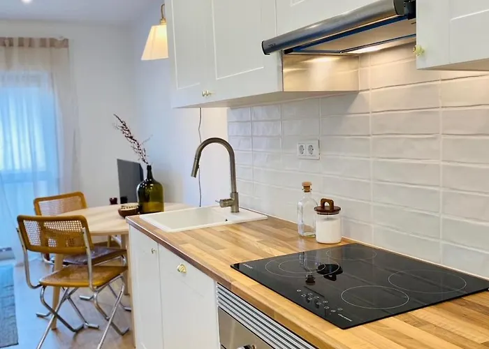 Bright Modern 3 Bedroom In Downtown Appartement