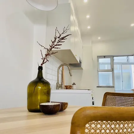 Bright Modern 3 Bedroom In Downtown