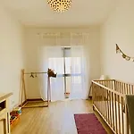 Bright Modern 3 Bedroom In Downtown Apartmán
