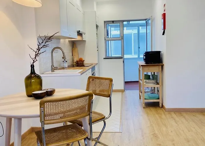 Bright Modern 3 Bedroom In Downtown Portimão