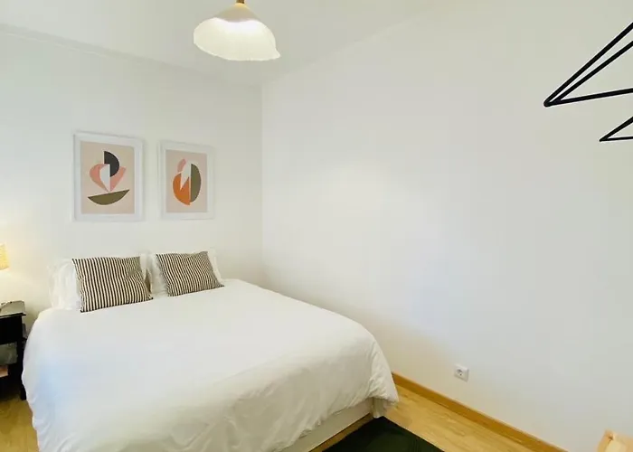 Bright Modern 3 Bedroom In Downtown Appartamento Portimão